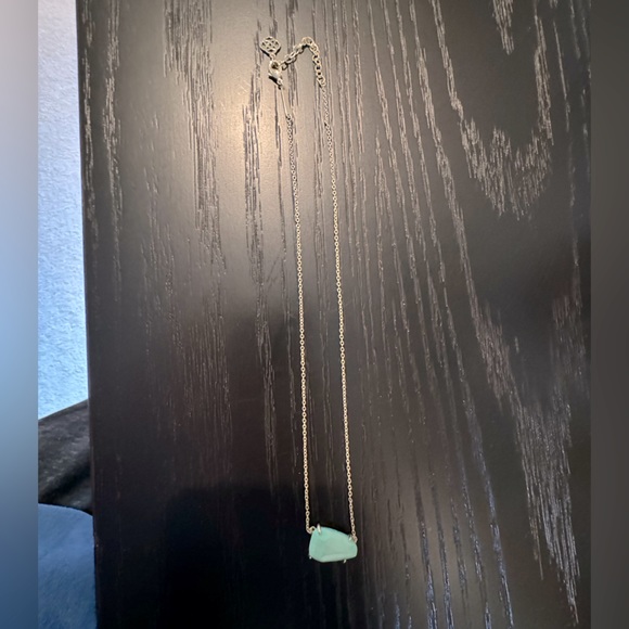 Kendra Scott Isla Necklace - Picture 2 of 2